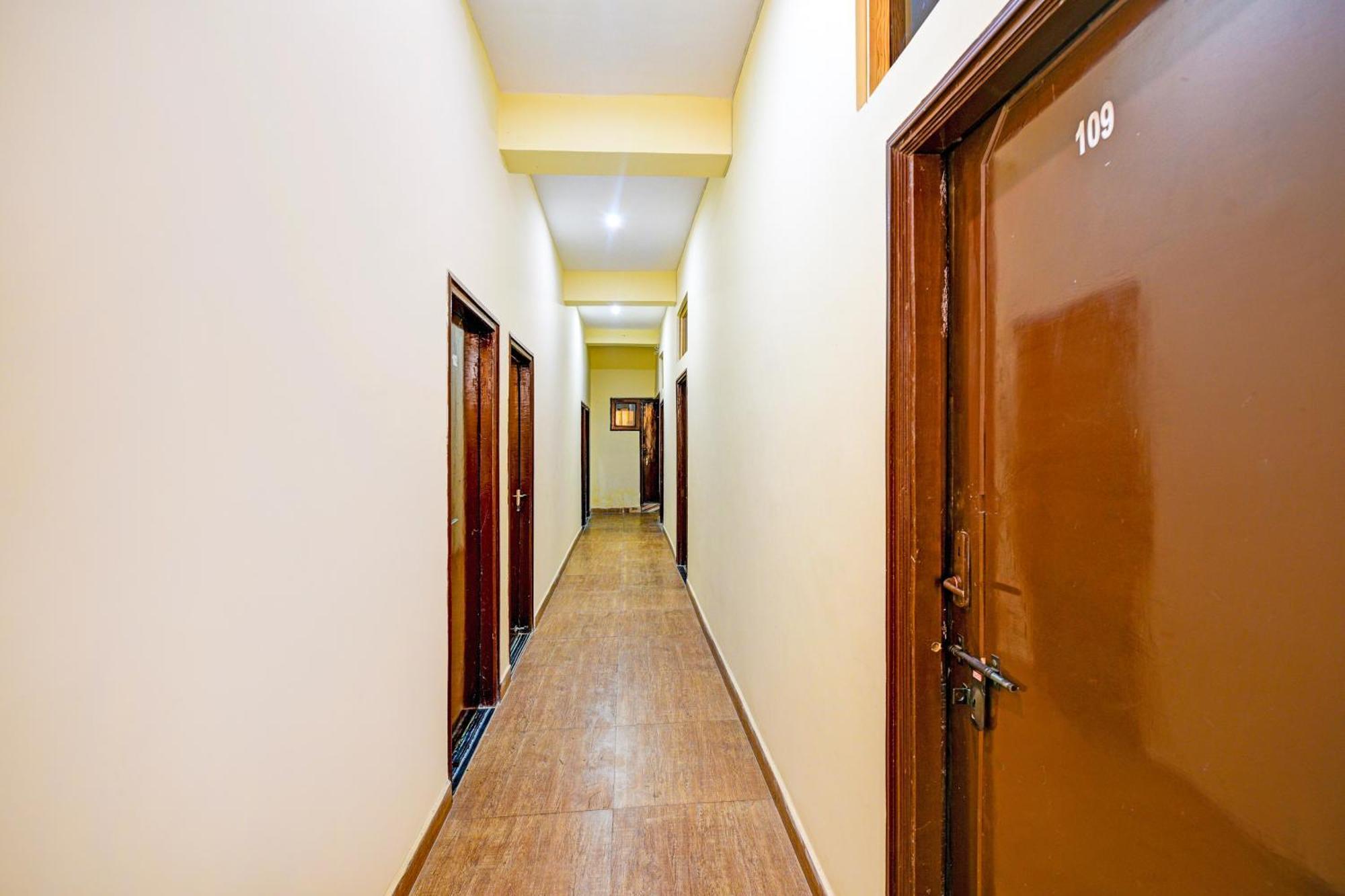 Hotel O Aj Star Hotel Фаридабад Екстериор снимка