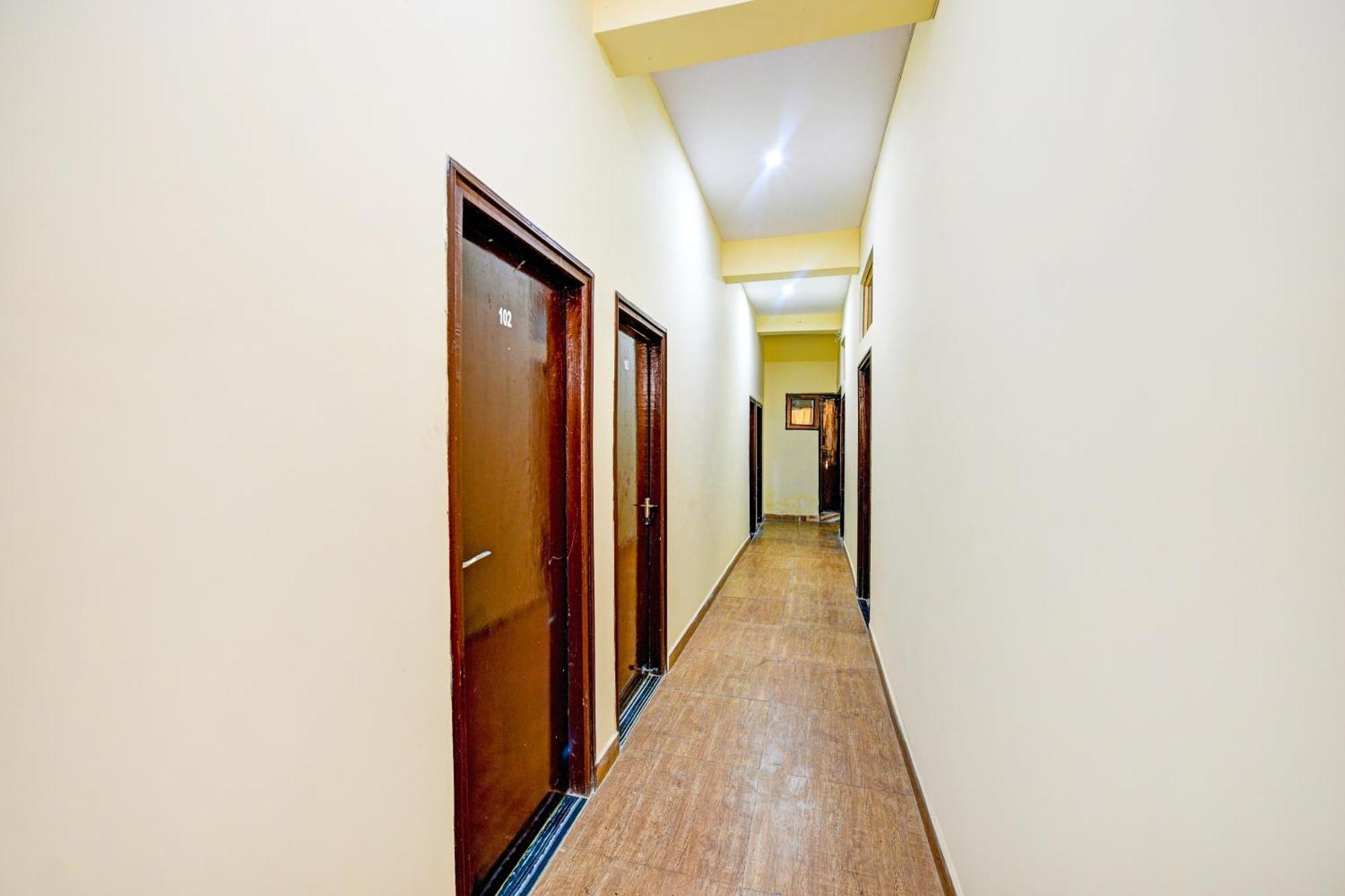 Hotel O Aj Star Hotel Фаридабад Екстериор снимка